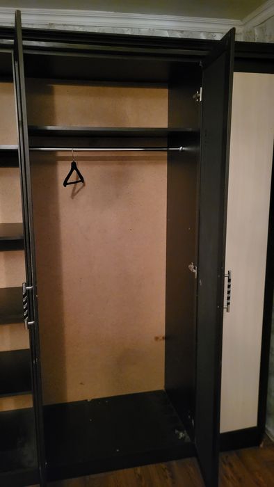 Шкаф с зеркалом продаётся