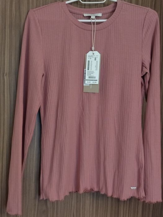 Чисто нова блуза, Tom Tailor, страхотен цвят,седи много добре размер М