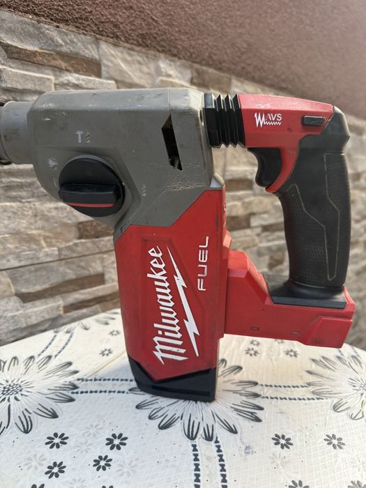 Акумулаторен безчетков перфоратор Milwaukee M18