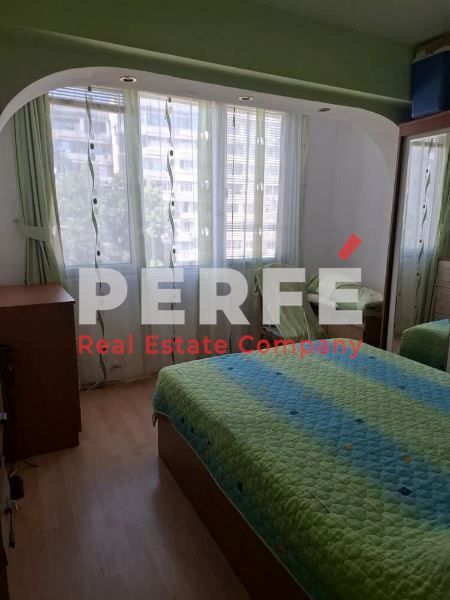 Продава се Тристаен апартамент в Бургас, Изгрев - 63 кв.м за 2302 €/кв.м - Снимка #2