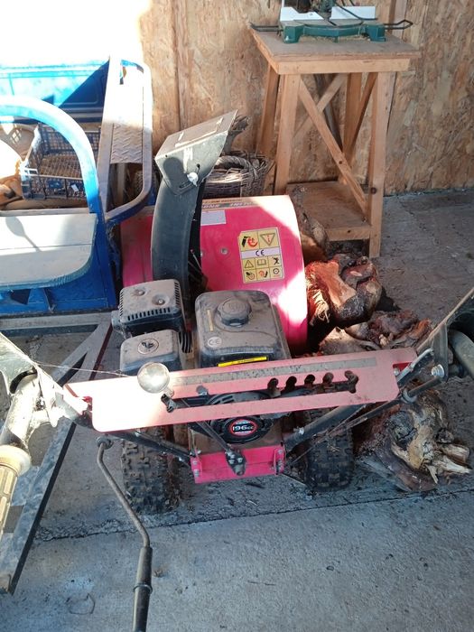 Vând motopompa și freza de zapada