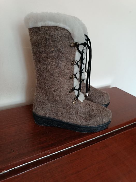 Срочно продам сапоги- валашки 36 размер