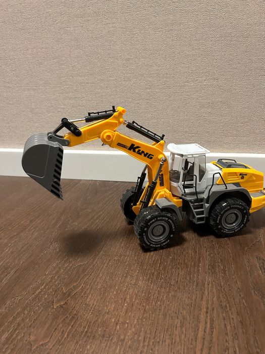 Детска играчка багер