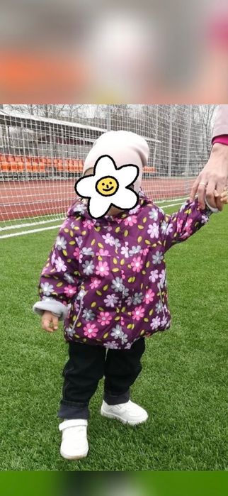 Продам курточку ветровку на девочку