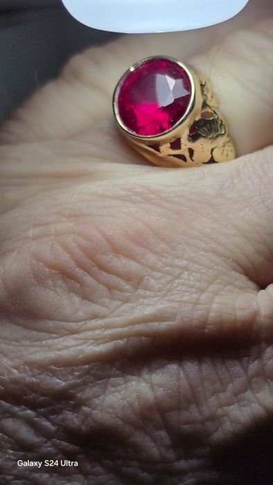 Златен мъжки пръстен с рубин