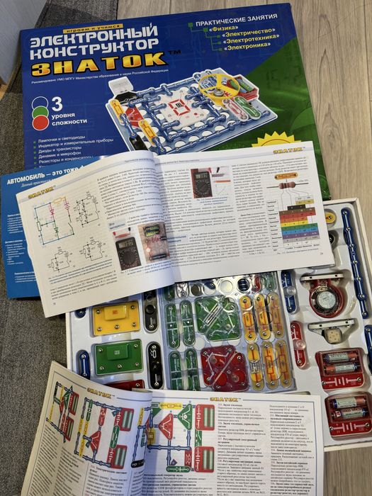 Продам электронный конструктор «Знаток»