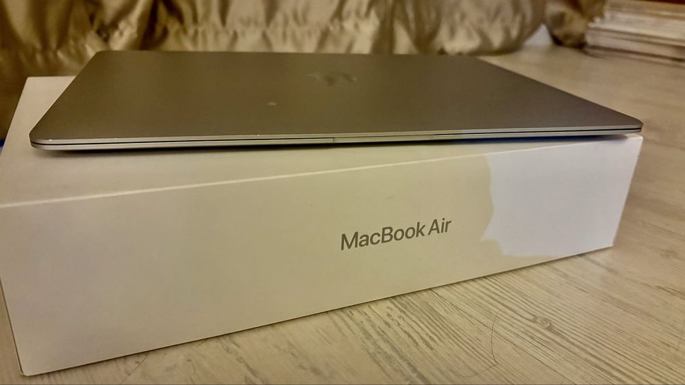 MacBook Air M1 (2020)