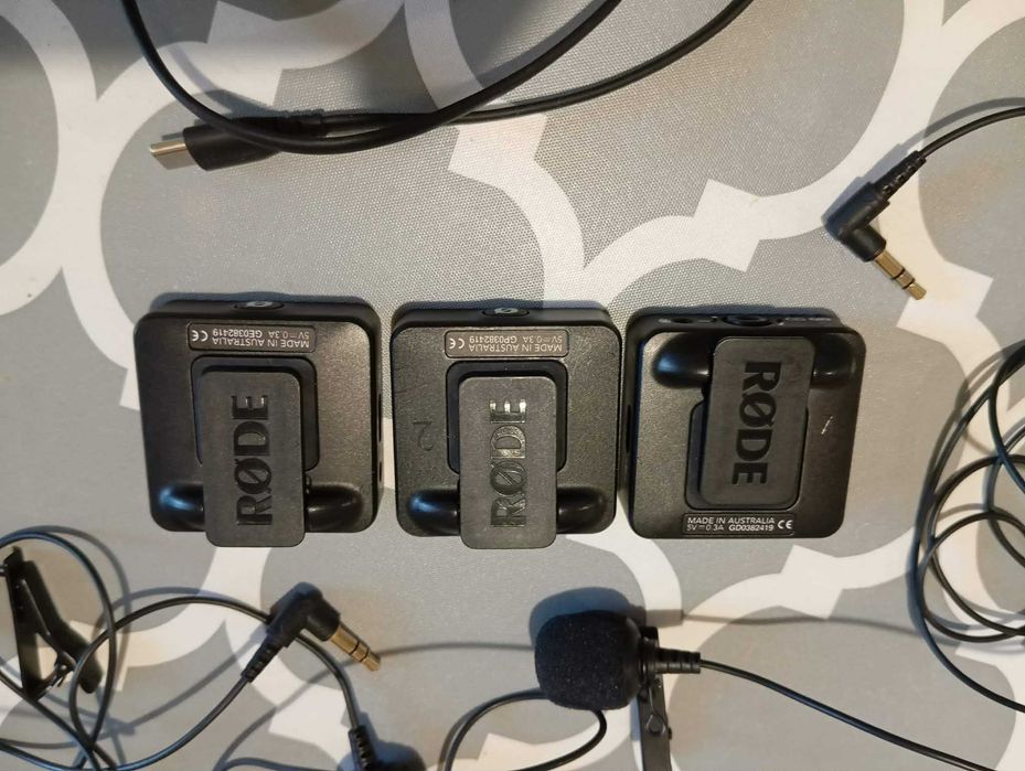 Продавам 2 микрофончета RODE с предавател