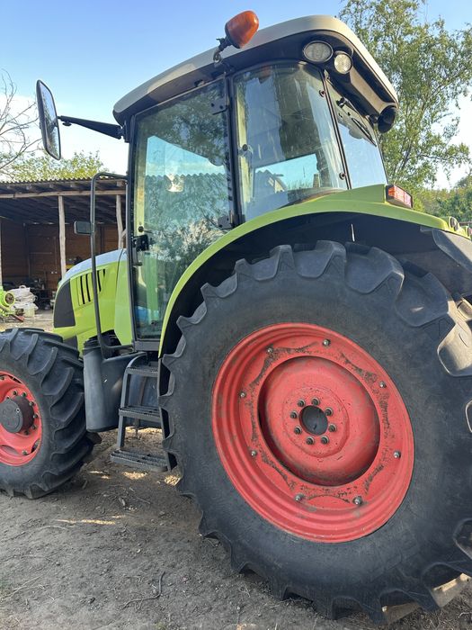 Tractor Case Farmal 95 A,  Tractor Class Ares 125 Cp, Plug, Combinator