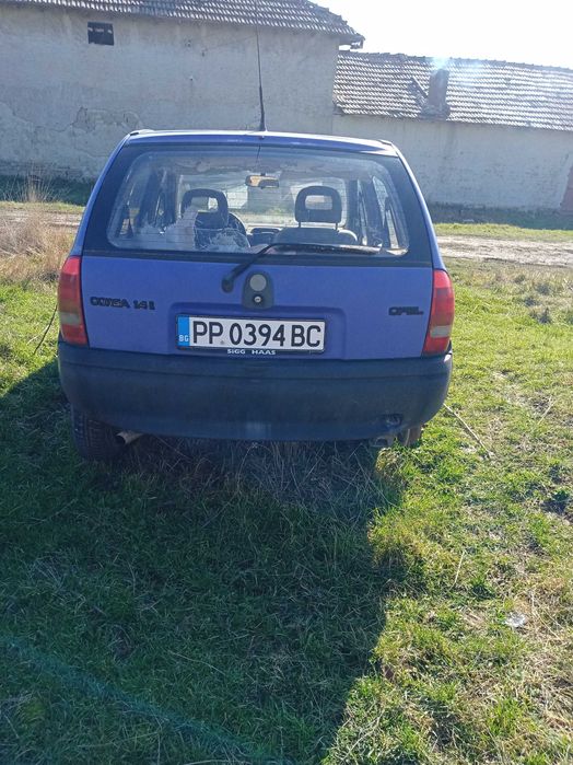Продавам опел корса 1.4 бензин 1994г