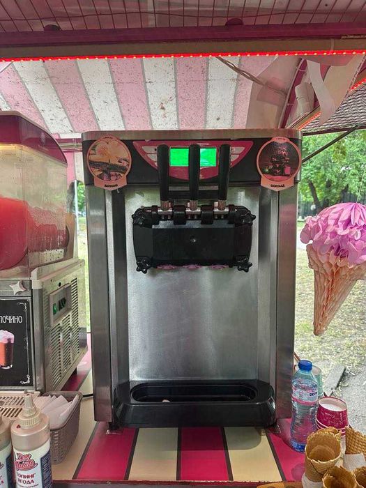 Количка за крем сладолед,скрежина,фреш и царевица на пара