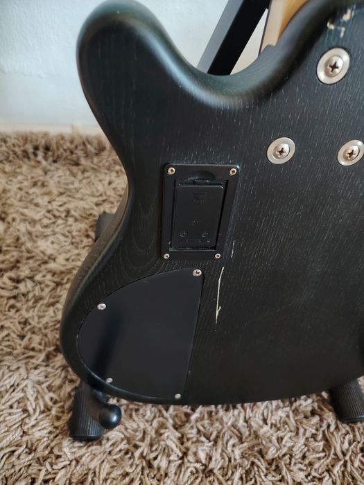 Басов усилвател Laney RB1 Richter 1 и бас китара J&D ,(Jack & Danny)5 W