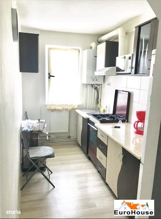 Apartament 3 Camere De Vanzare , Cetate