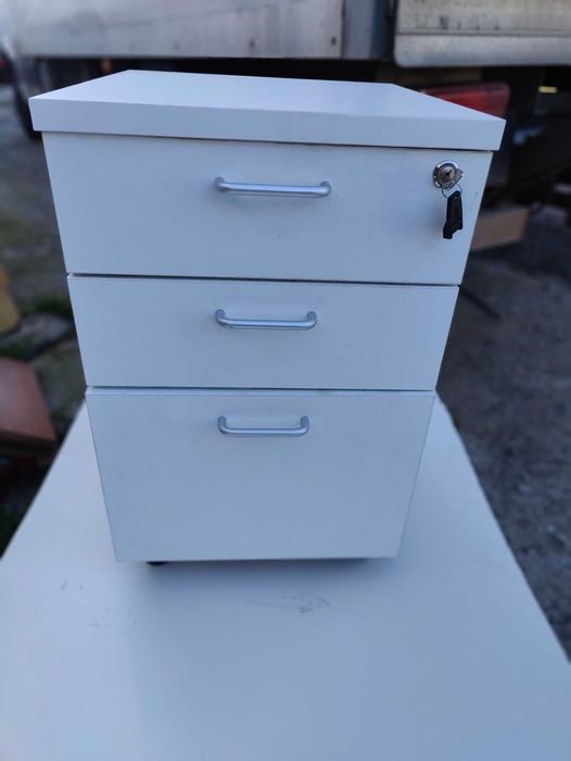 Контейнер, шкаф с колелца и чекмеджета с ключ за бюро