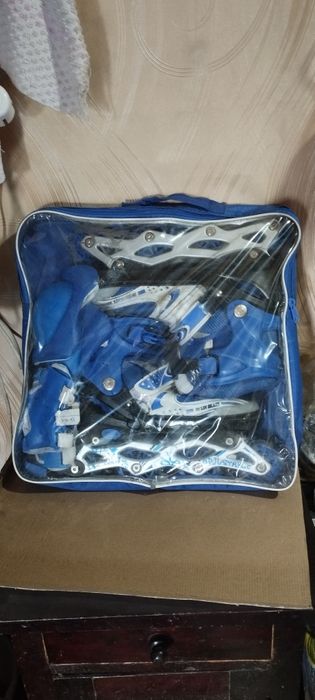 Роликовые коньки.