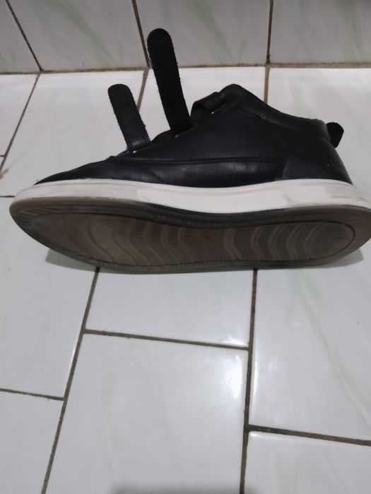 Продам зимние китайские кроссовки