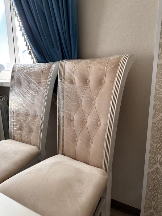 Проодам стол со стульями для зала