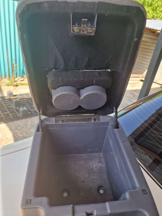 Подлокотник Прадо 95