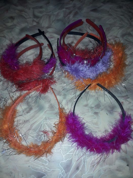 мишура, маски, игрушки