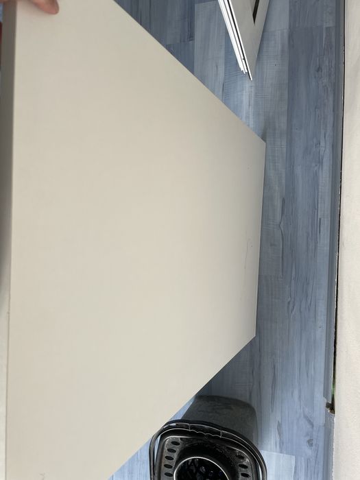 Огледало върху масивна дървена основа