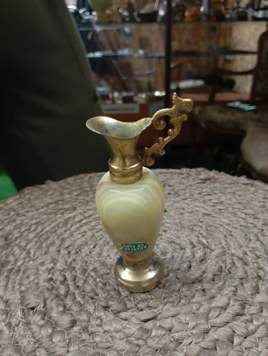 Малка сладка каничка от оникс
Цената е 12 €