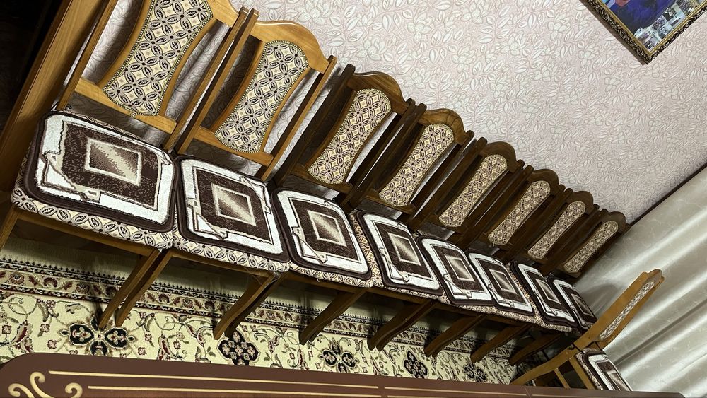 Стол со стульями