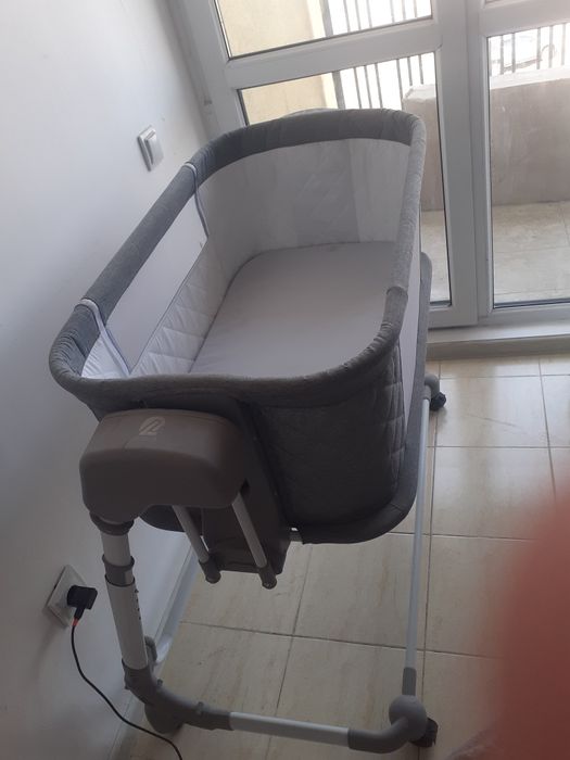 Манеж-кровать    .