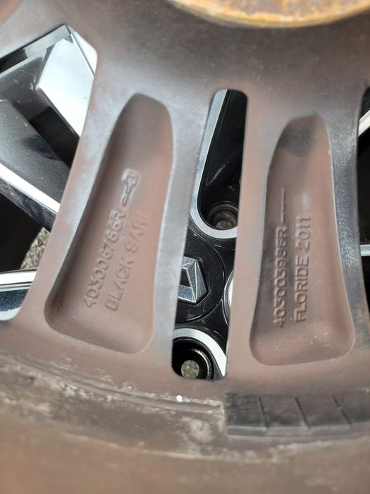 Set 4 jante cu anvelope 205 55 17 Renault Scenic /Megane bosse Edition