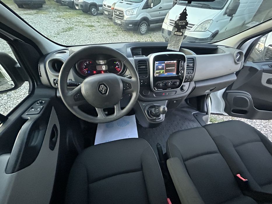 Renault trafic 2017 VARIANTE !! /9 locuri / clima / euro 6