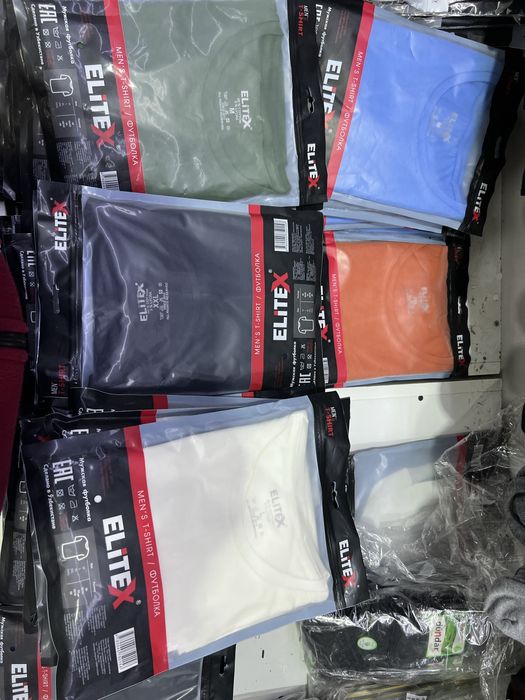 Futbolkalar har hil turdagi.adnatonny bez risunkasiz ranglari bor