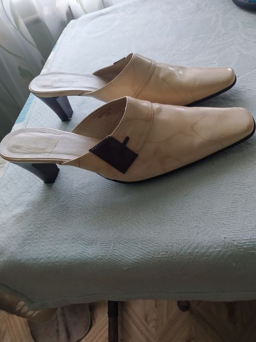 Продаю босоножки