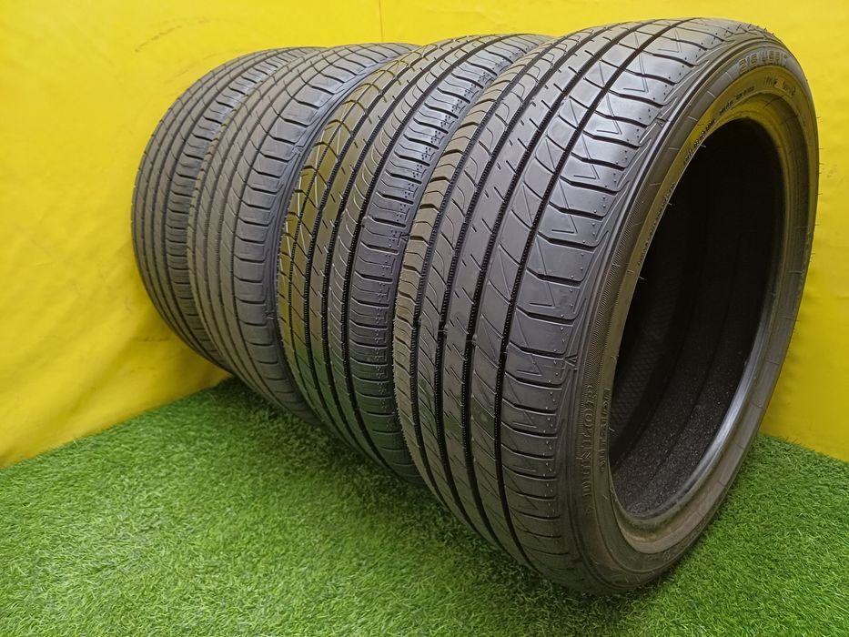 Шины 215/45 R17 Dunlop комплект.