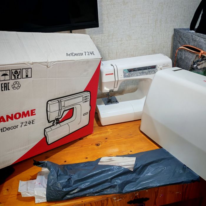 Janome Art Decor 724 E