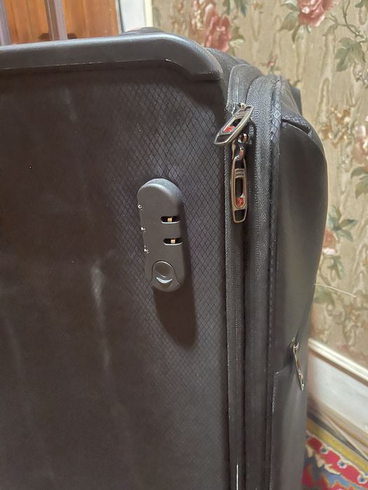 Новые чемодан отличном состоянии 50х89 Дамская сумочка 35,×23 через пл