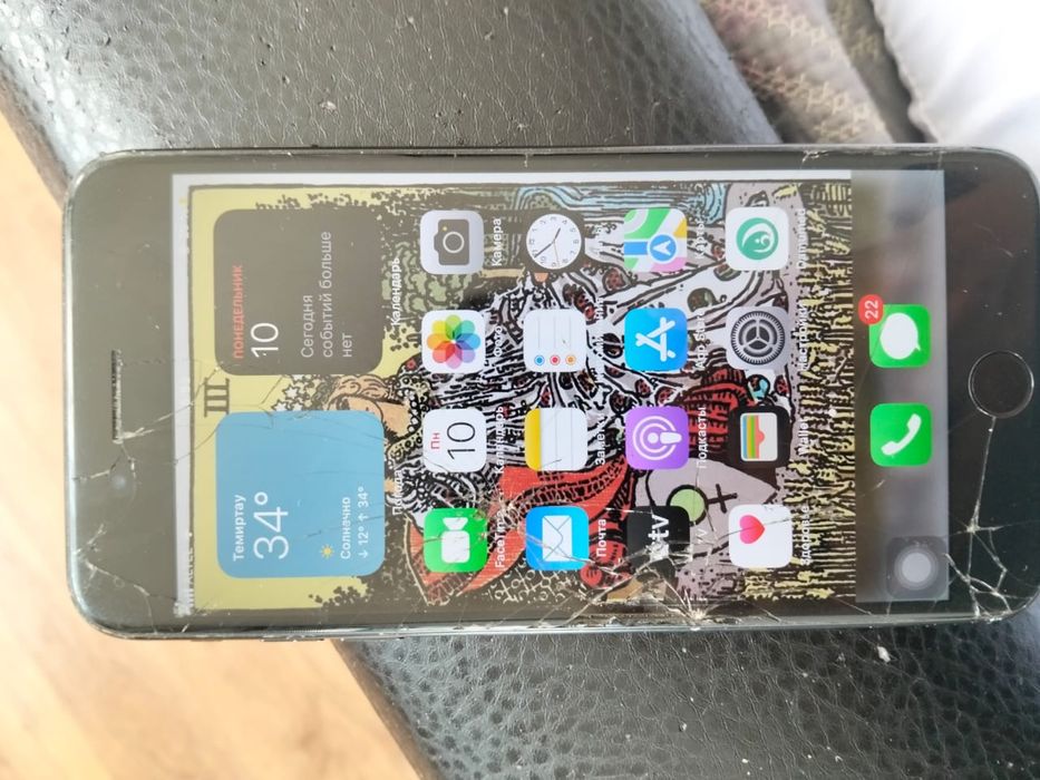Продам айфон 7+ память 128гиг