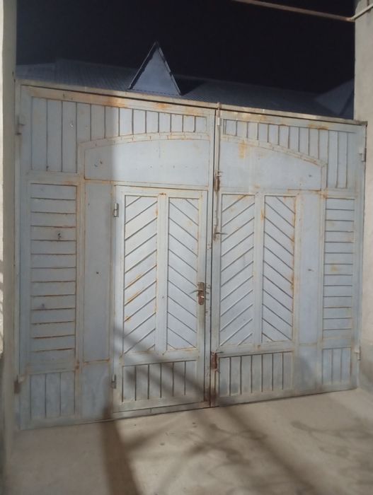 Дарвоза сотилади