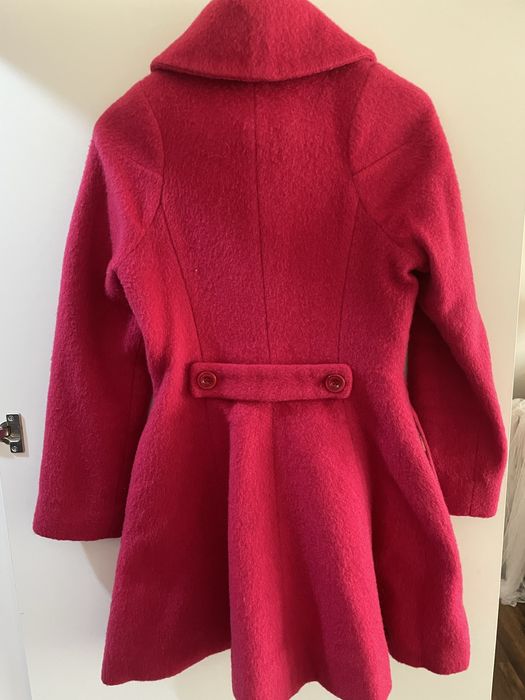 Червено вълнено палто