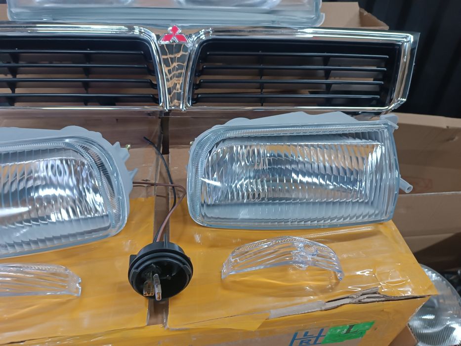 Фары передние Митсубиси Галант 87/92