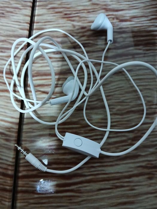 Vând casti noi samsung