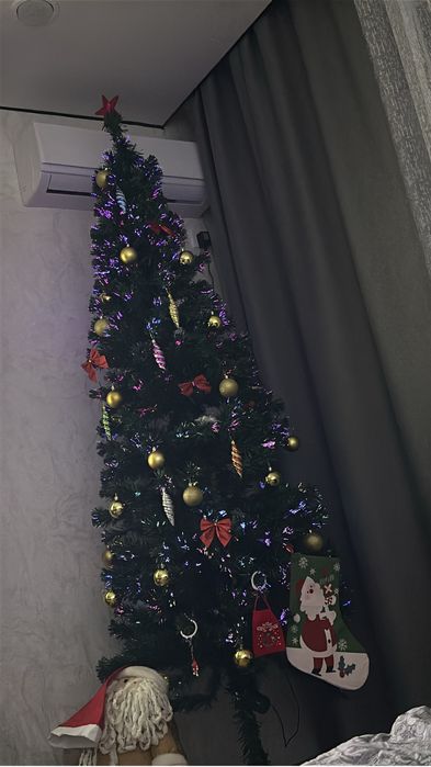 Продается елка, горит от 220w