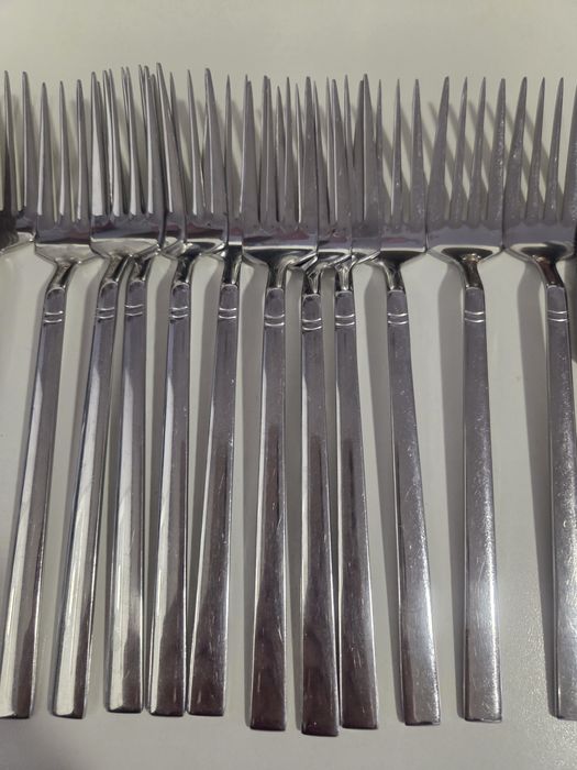 Комплект прибори за хранене KARACA