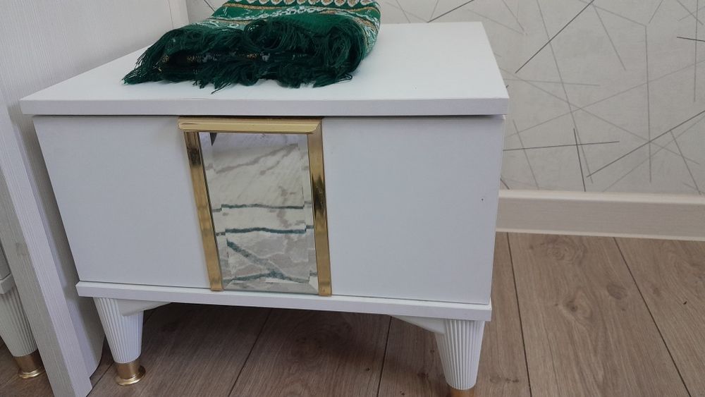 Продам кровать с матрасом и 2 комодом