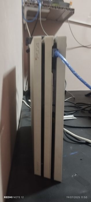 PS4 pro 1 tb xolati ideal 2ta orginal pult uyda oʻynalgan