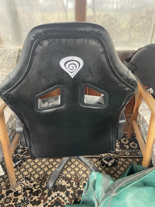 vand scaund de gaming si sac de box