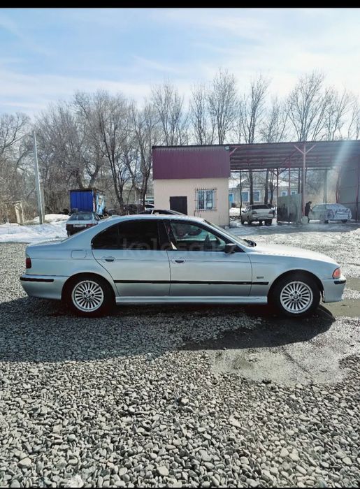 Срочно продаю машину