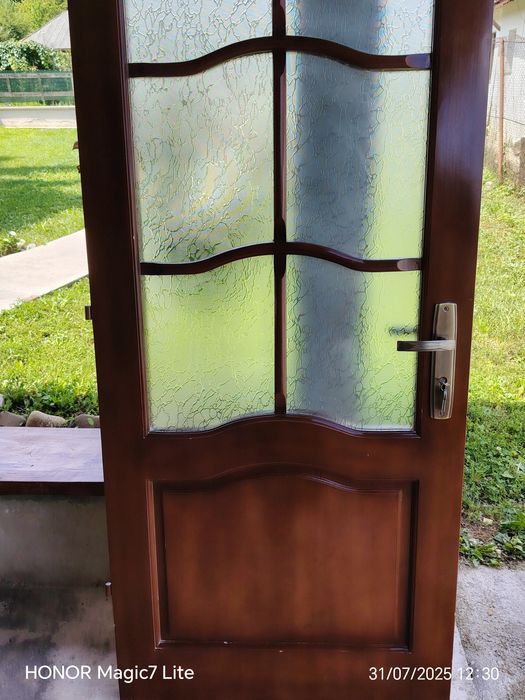 Uși de interior din lemn masiv uzate