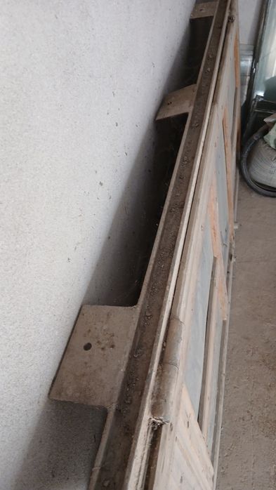 Темир эшик калин листдан ясалган