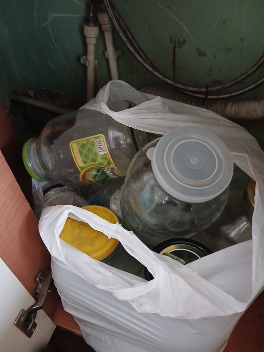 Прьдам банки двухлитр литров