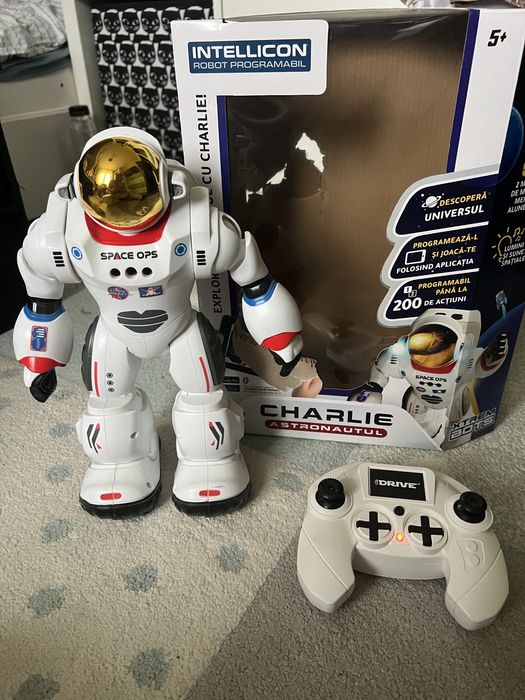 Robot Charlie Intellicon nou