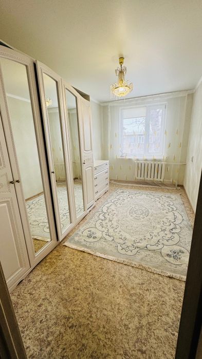 Продаётся 4х комнатная квартира на революции